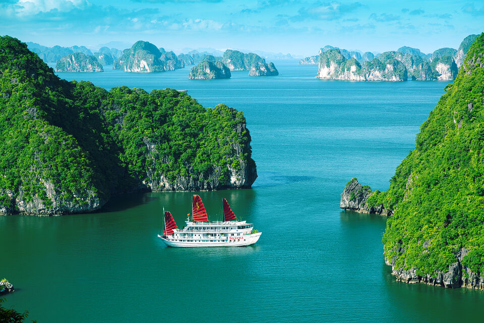 Start your Bai Tu Long Travel with tranquil vistas