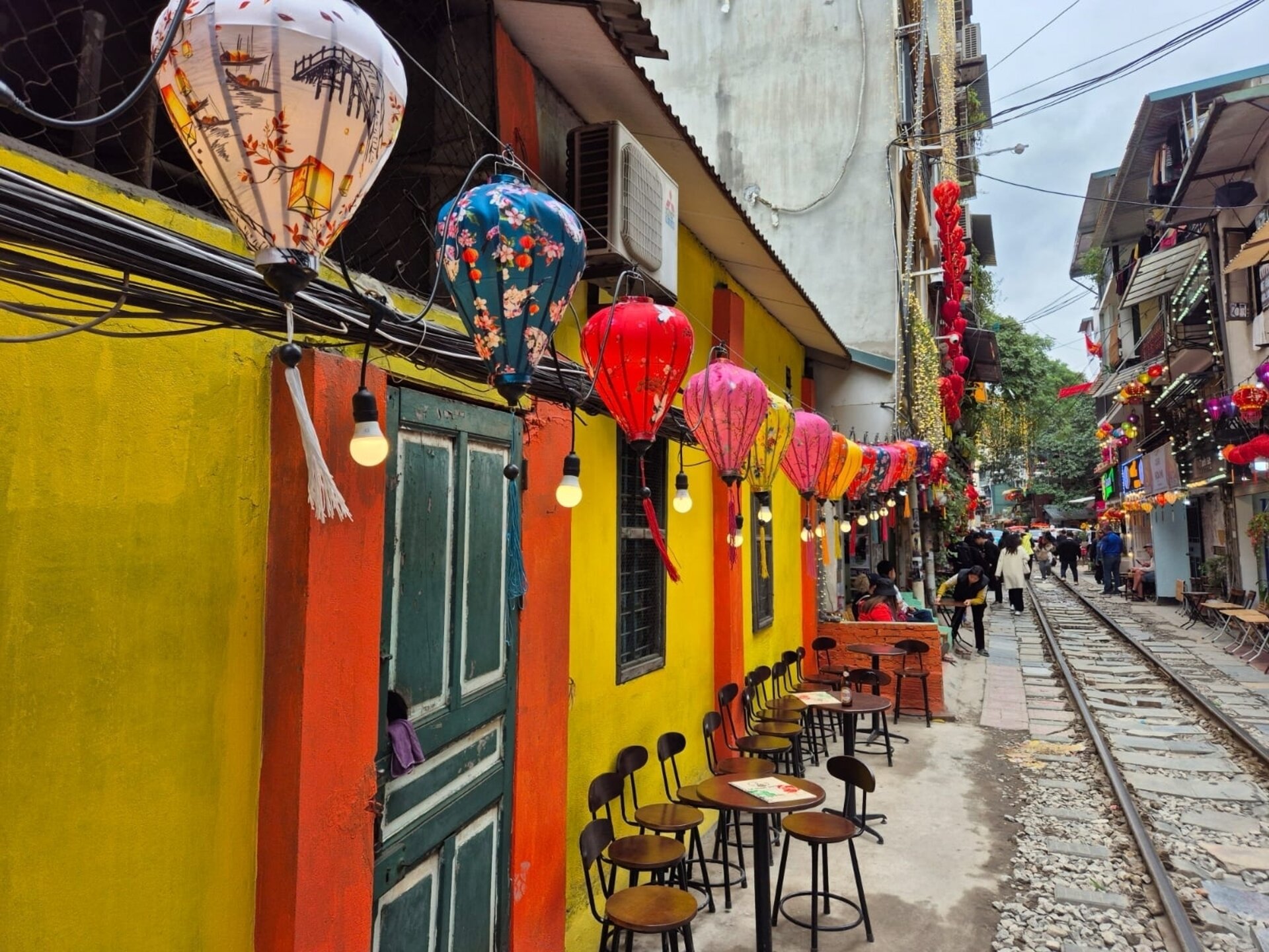 Capture the vibrant beauty of Vietnam with an e-visa for Swiss travelers