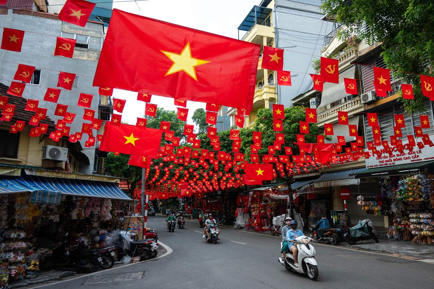 Begin your parade day with Hanoi’s tranquil ambiance