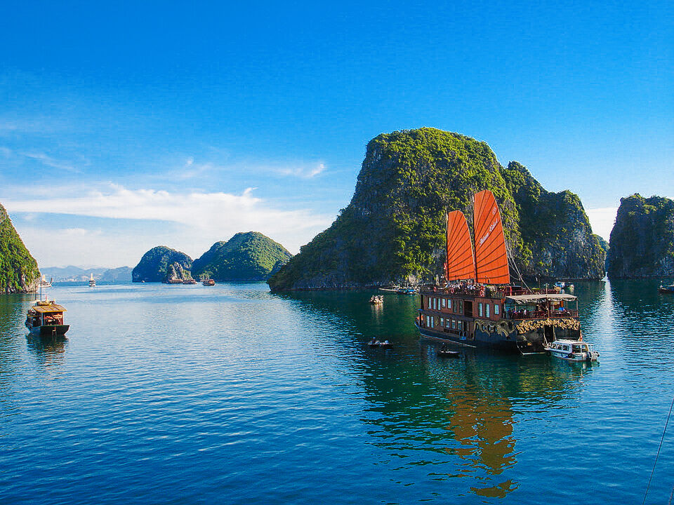 Experience Halong Bay Tours with sustainable adventures