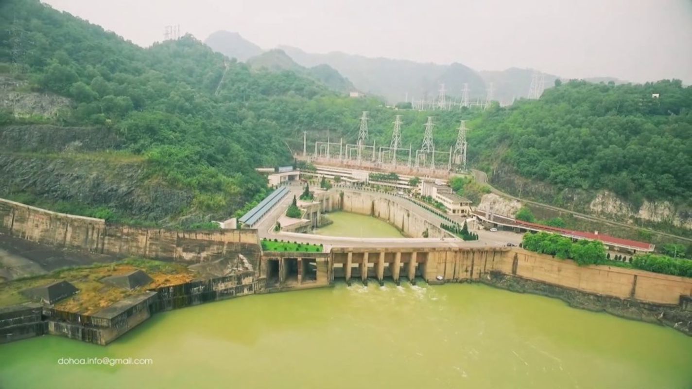 Dive into the scenic charm of Hoa Binh Travel