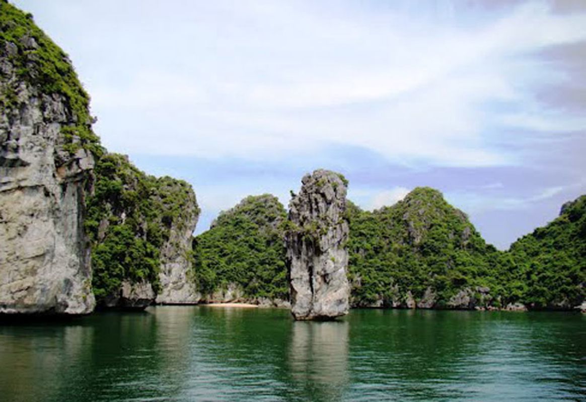 Experience Halong Bay Tours with sustainable adventures
