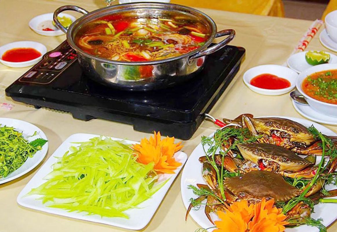 Photograph the flavorful allure of Cat Ba’s cuisine