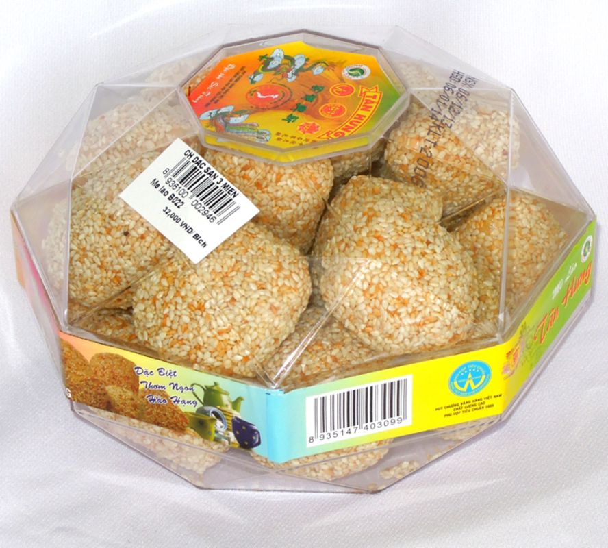 Capture the crispy allure of Mè Láo sesame pies’ culinary gem