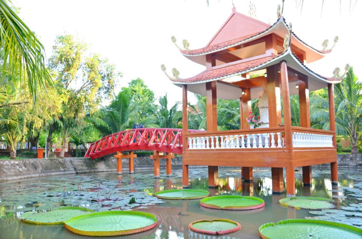 Start your Trúc Lâm Phương Nam Monastery Travel with tranquil vibes