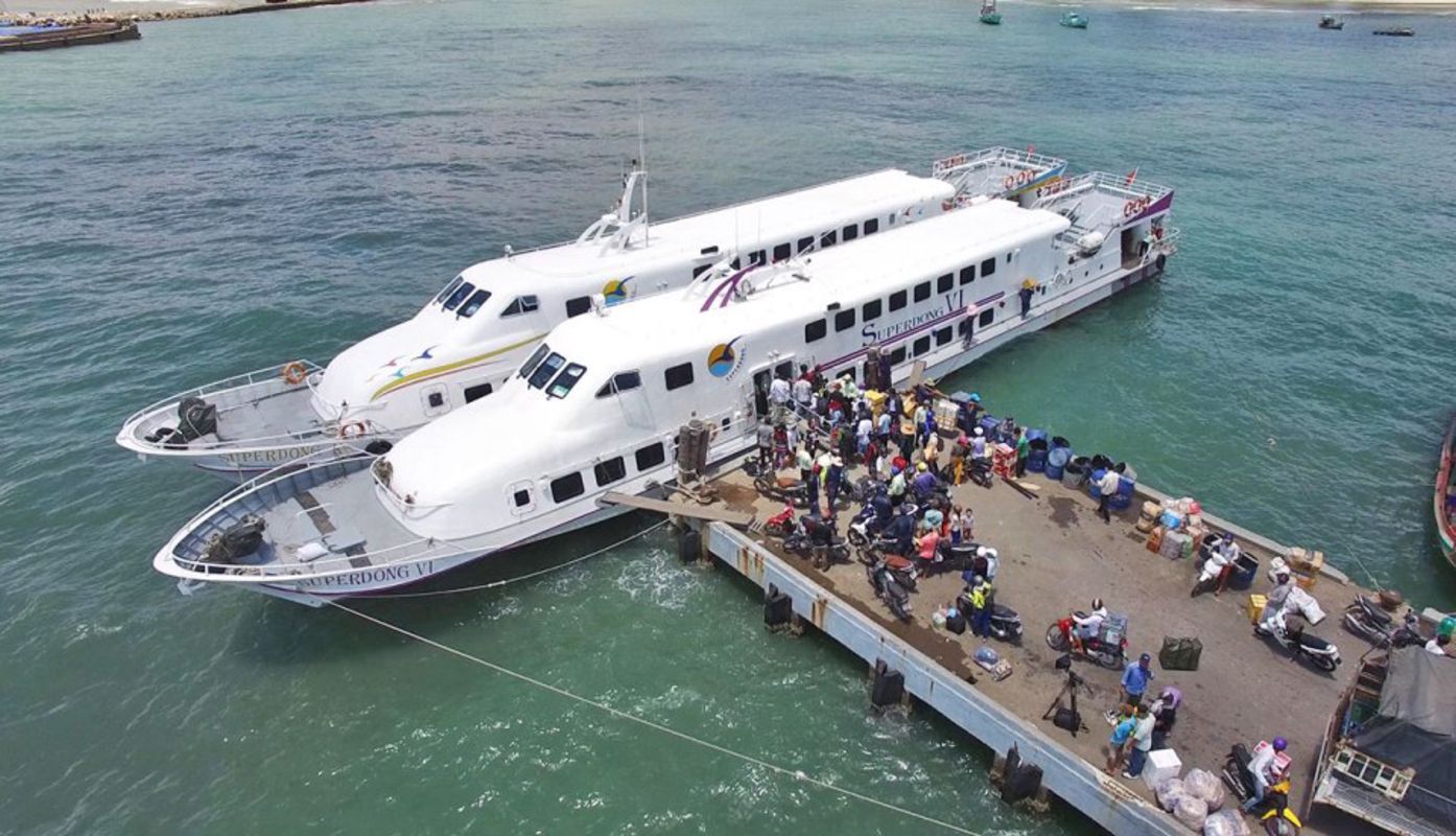 Capture the scenic journey of Phu Quoc’s boat adventure