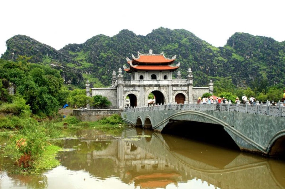 Experience Ninh Binh Tours with sustainable exploration