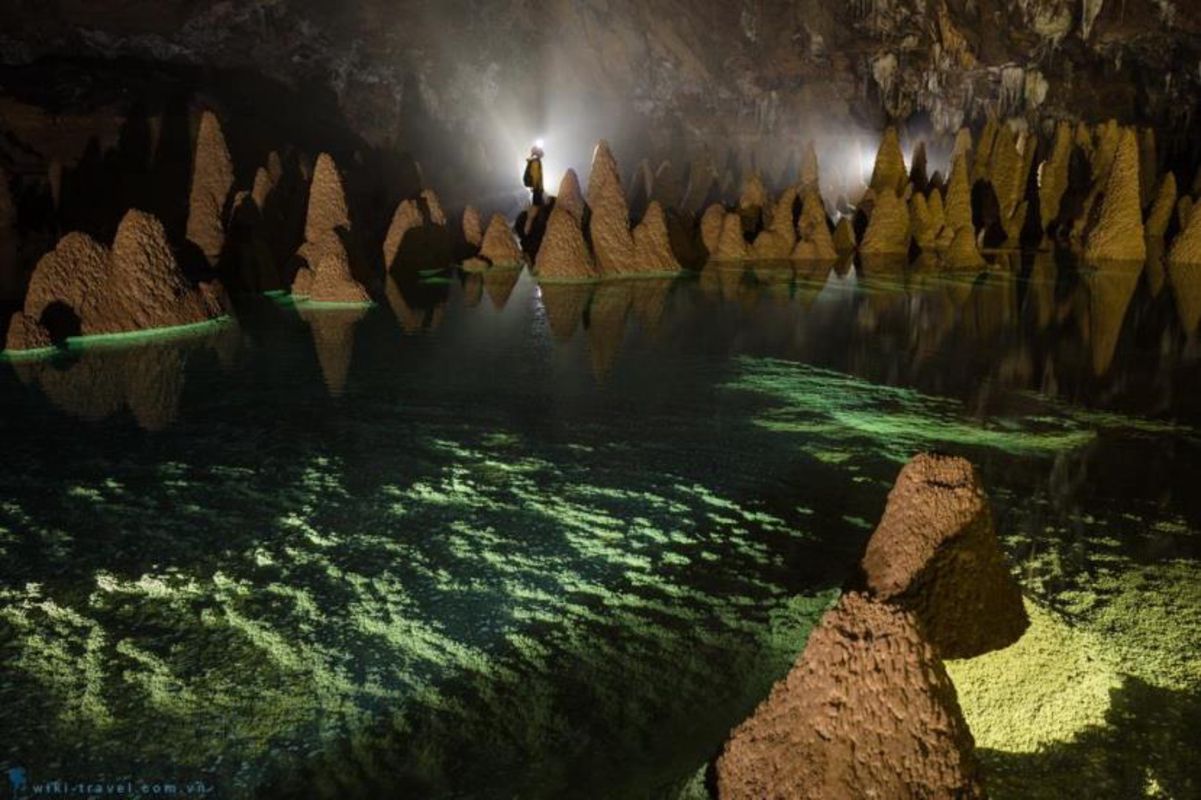 Hang Va Cave