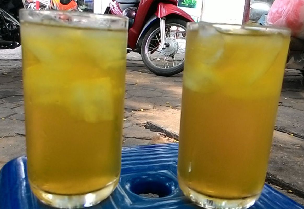 Tra Da (Iced Tea Sidewalk)