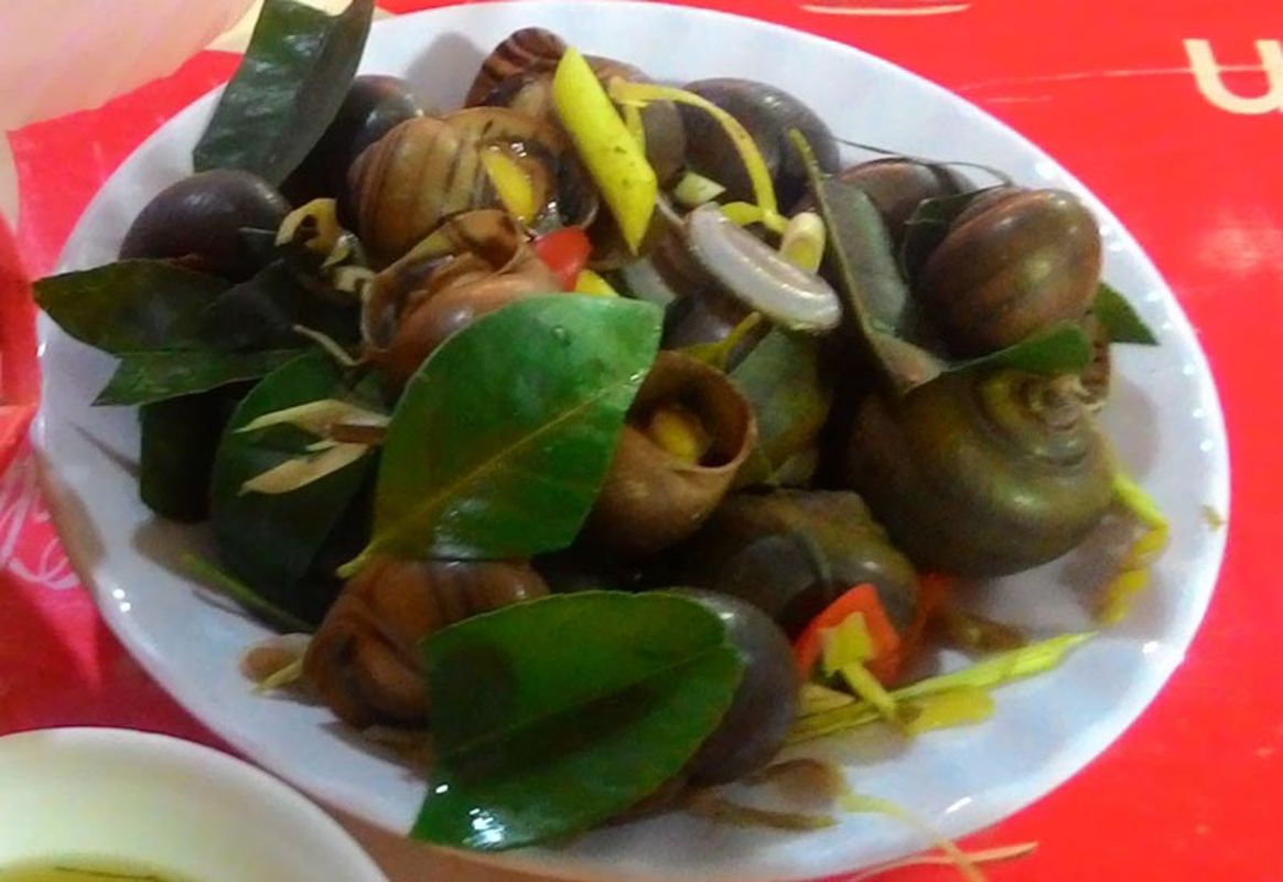 Photograph the savory charm of Old Quarter’s street food