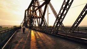 Explore the French engineering of Long Bien Bridge