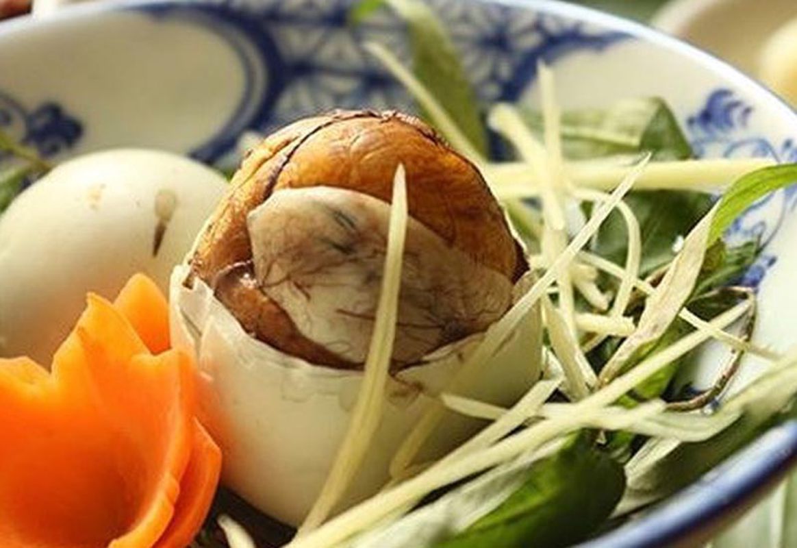 Experience Hanoi Tours with sustainable street food