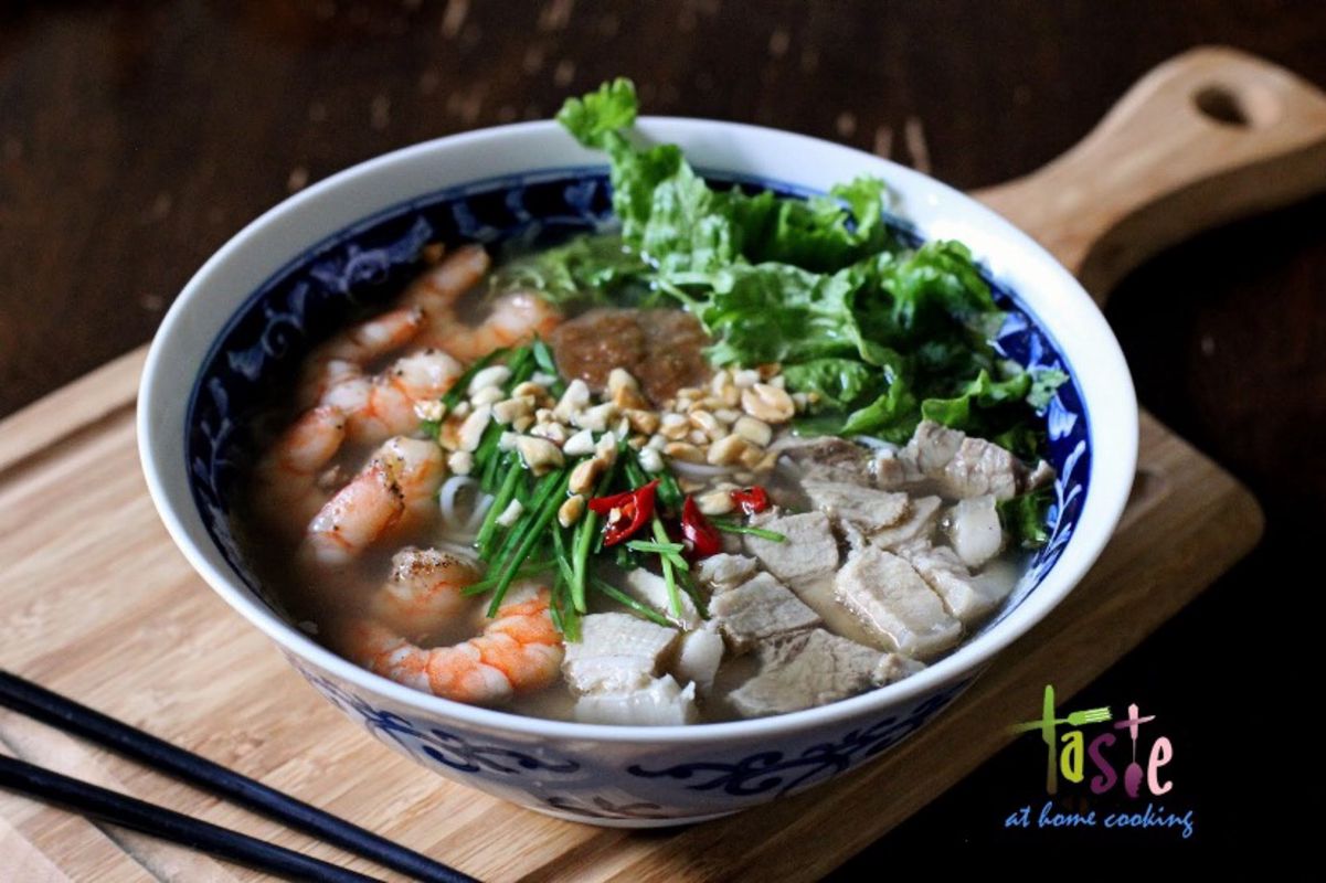 Tamarind broth with rice Noodle - "Bun Goi Gia Hau Giang"