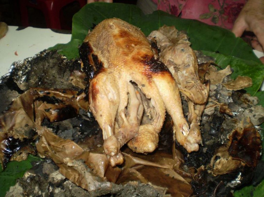 Savor flavorful chicken with friends on a Dong Thap food tour