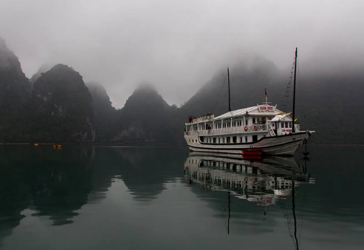 Capture the serene beauty of Halong Bay’s UNESCO gem