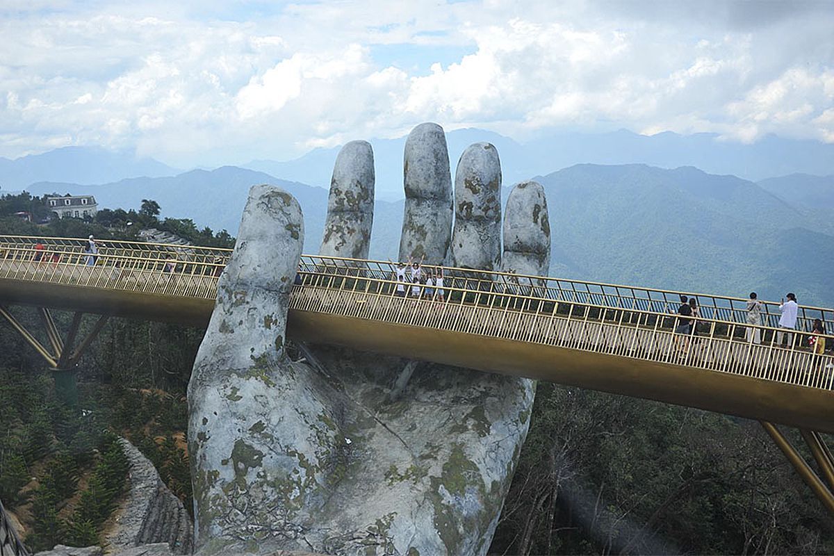 Capture the surreal beauty of Da Nang’s mountain gem