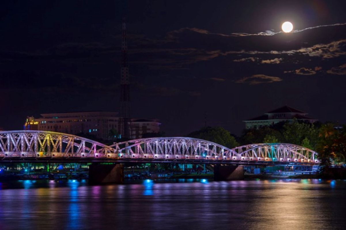 Truong Tien Bridge Overview