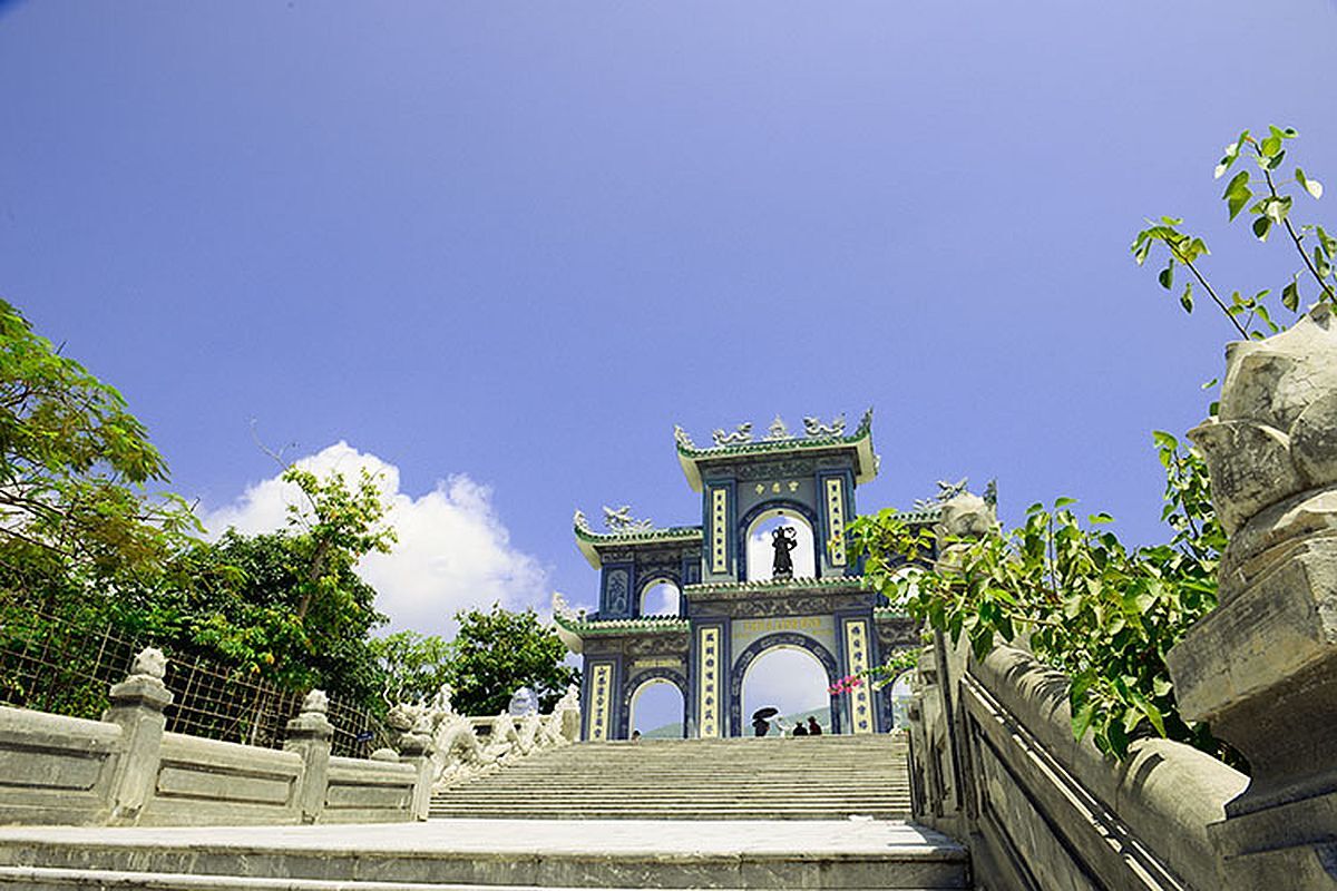 Start your Da Nang Travel with serene vistas