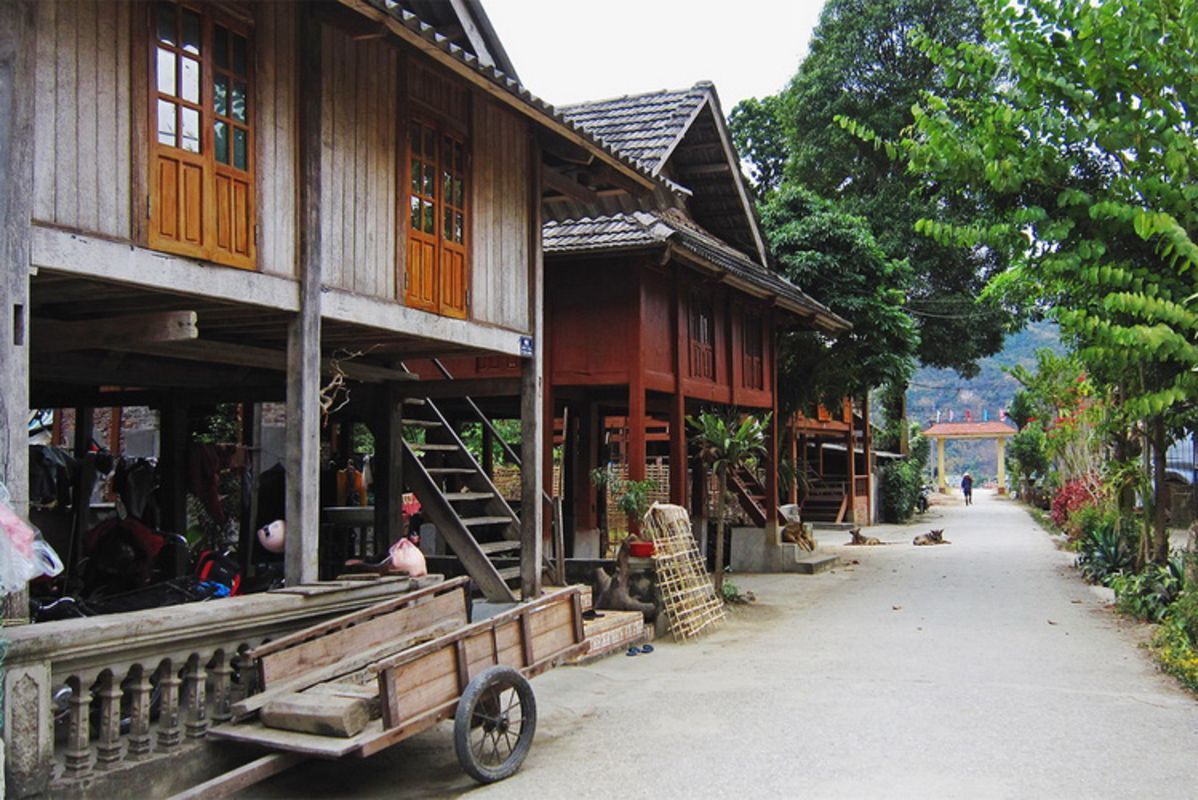 Experience Hoa Binh Tours with sustainable adventures