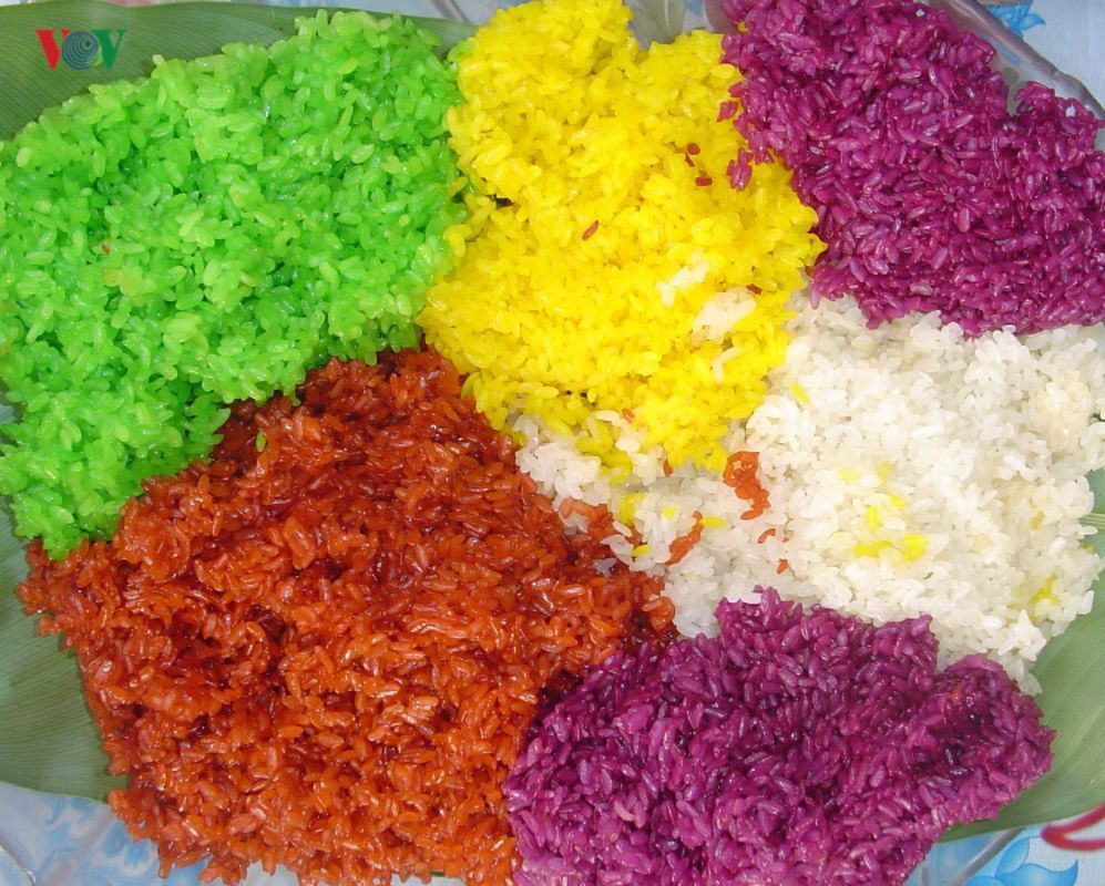 Five-colored steamed glutinous rice - "Xôi ngũ sắc" - Start your Hoa Binh Travel with serene vistas
