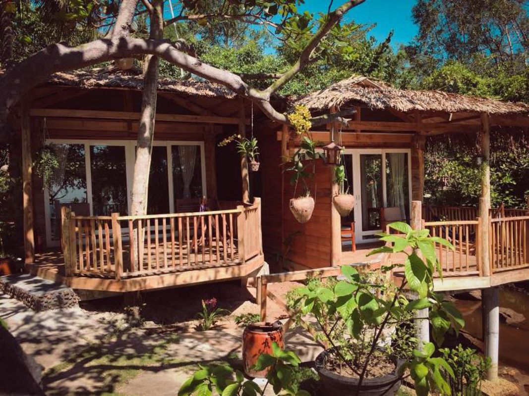 Bamboo Cottages & Restaurant