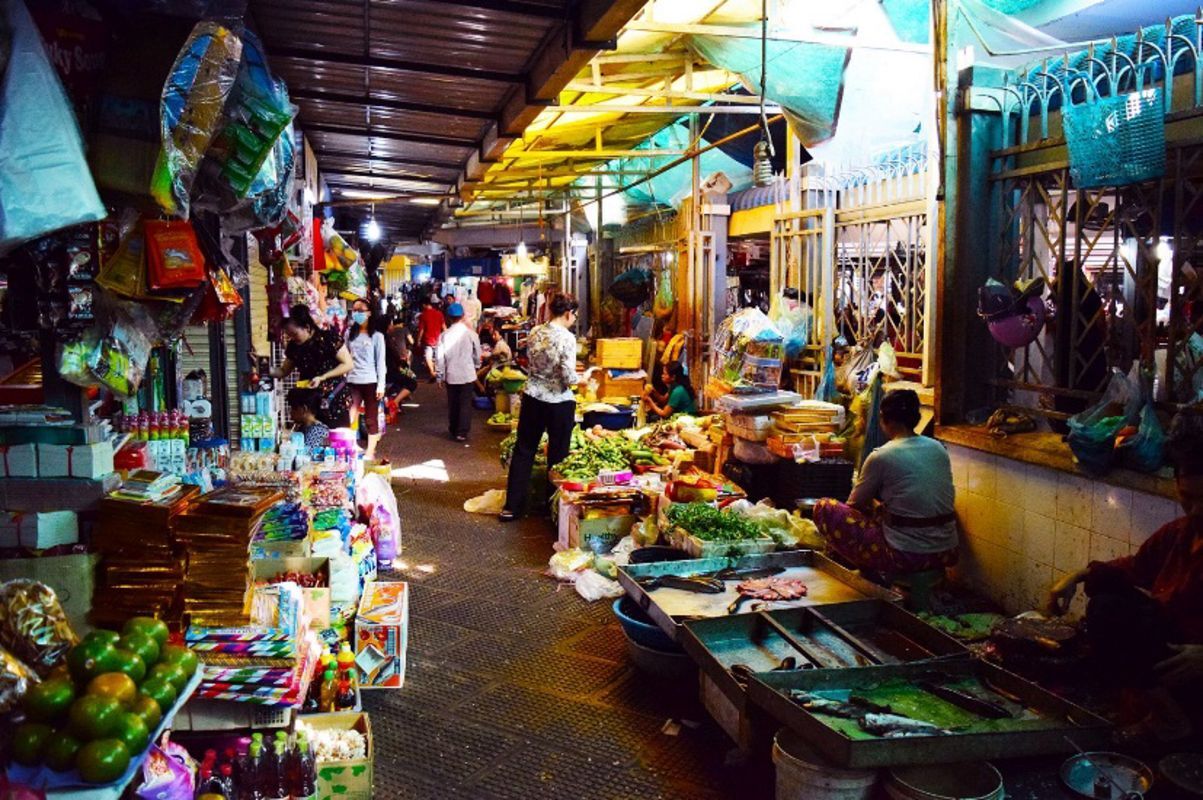 Dive into the lively charm of Phnom Penh Travel
