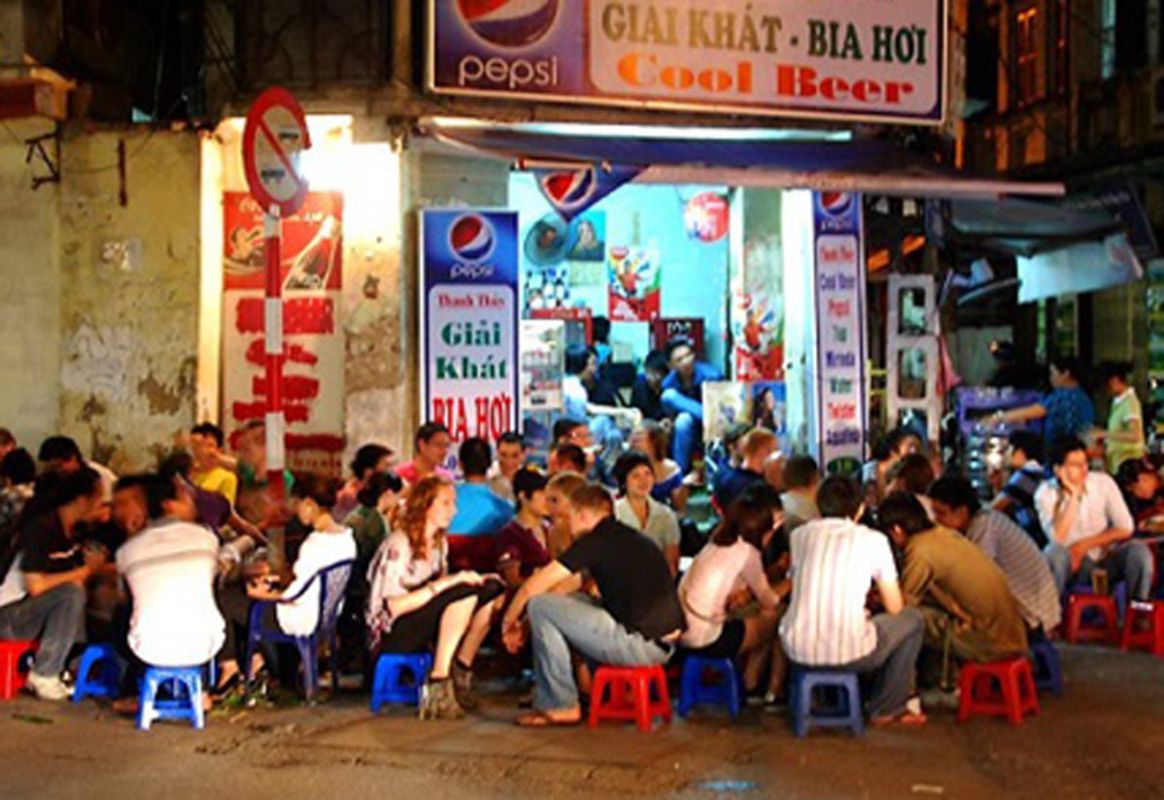 Experience Hanoi Tours with sustainable drinking