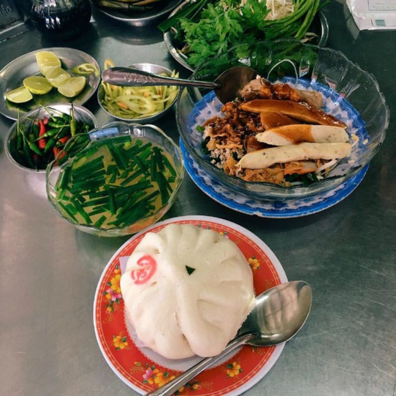 Experience Ho Chi Minh City Tours with sustainable dining