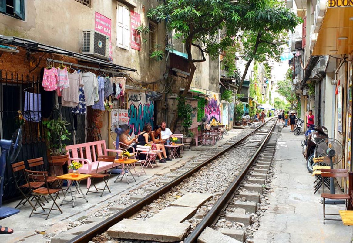 Photograph the sustainable allure of Phố Đường Tàu’s scene
