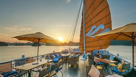 Capture the vibrant beauty of Halong Bay’s UNESCO gem