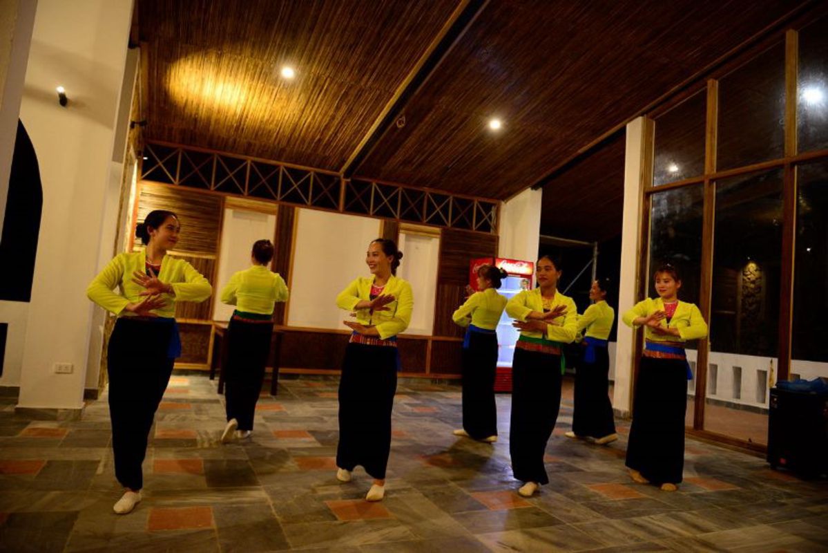 Participating in the special evening cultural event “Văn hóa bản”