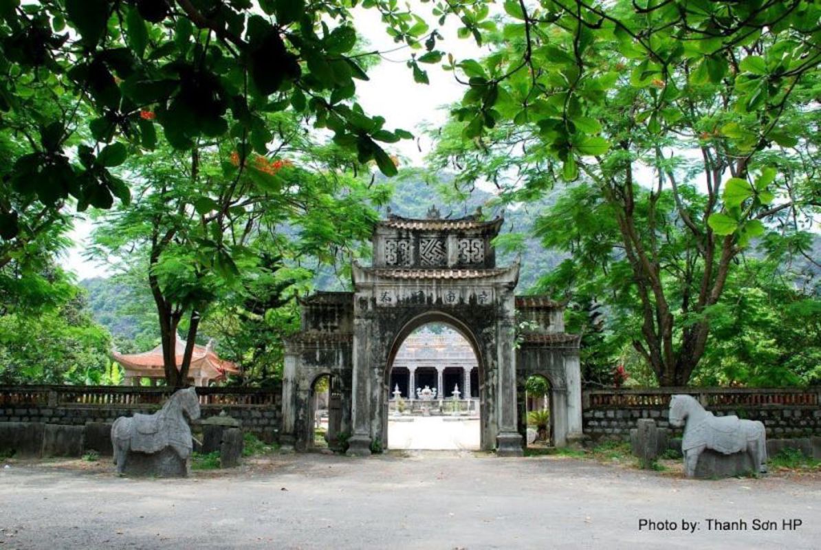 Capture the sacred essence of Ninh Binh’s historical gem