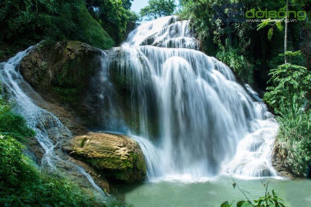 Mu waterfall - Photograph the scenic allure of Hoa Binh’s landscapes