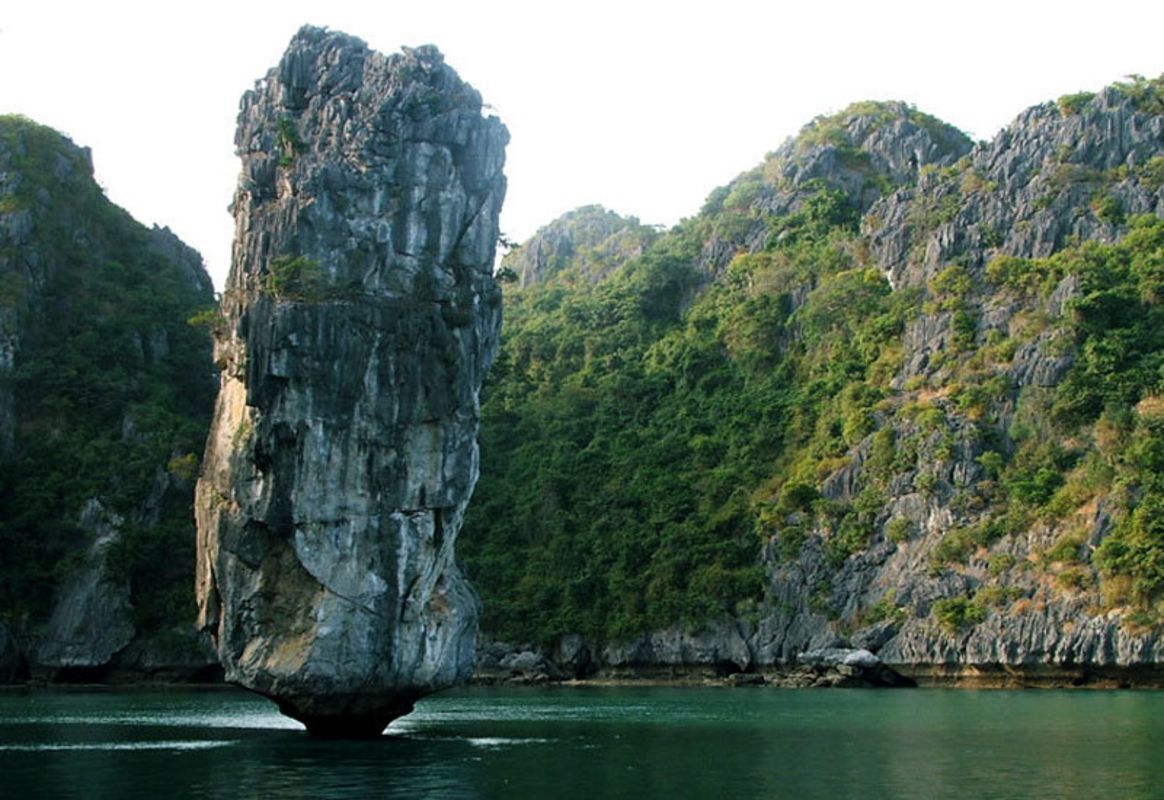 Start your Halong Bay Travel with tranquil vistas