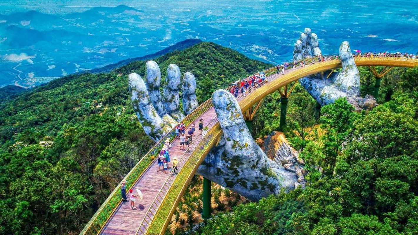 Start your Da Nang Travel with a magical view