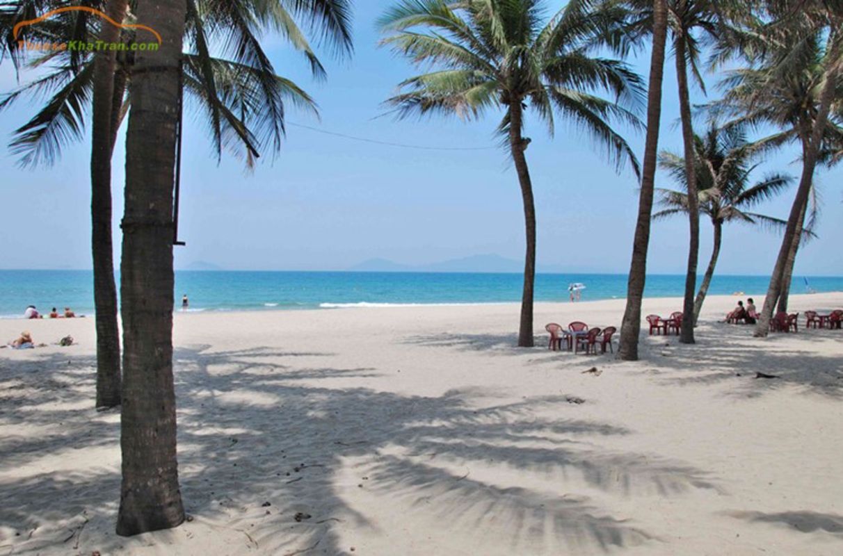 When is the best time to visit Cua Dai Beach?