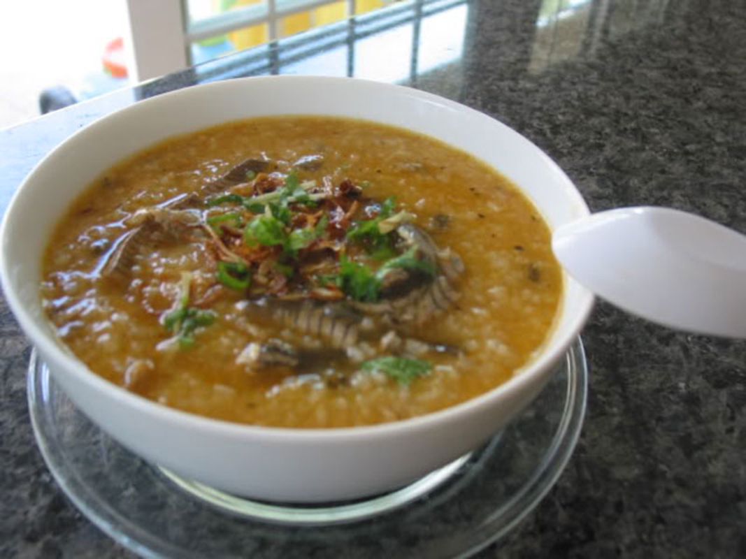 Experience Cháo Lươn Bà Liễu Quán Bàu Tours with sustainable dining