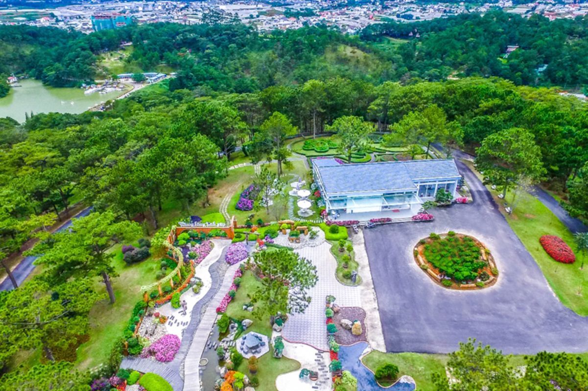Photograph the vibrant allure of Da Lat’s romantic haven