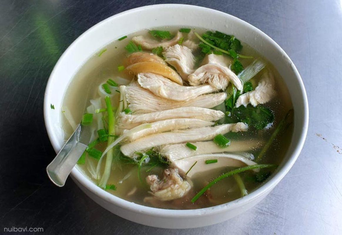 Experience Hanoi Tours with sustainable dining