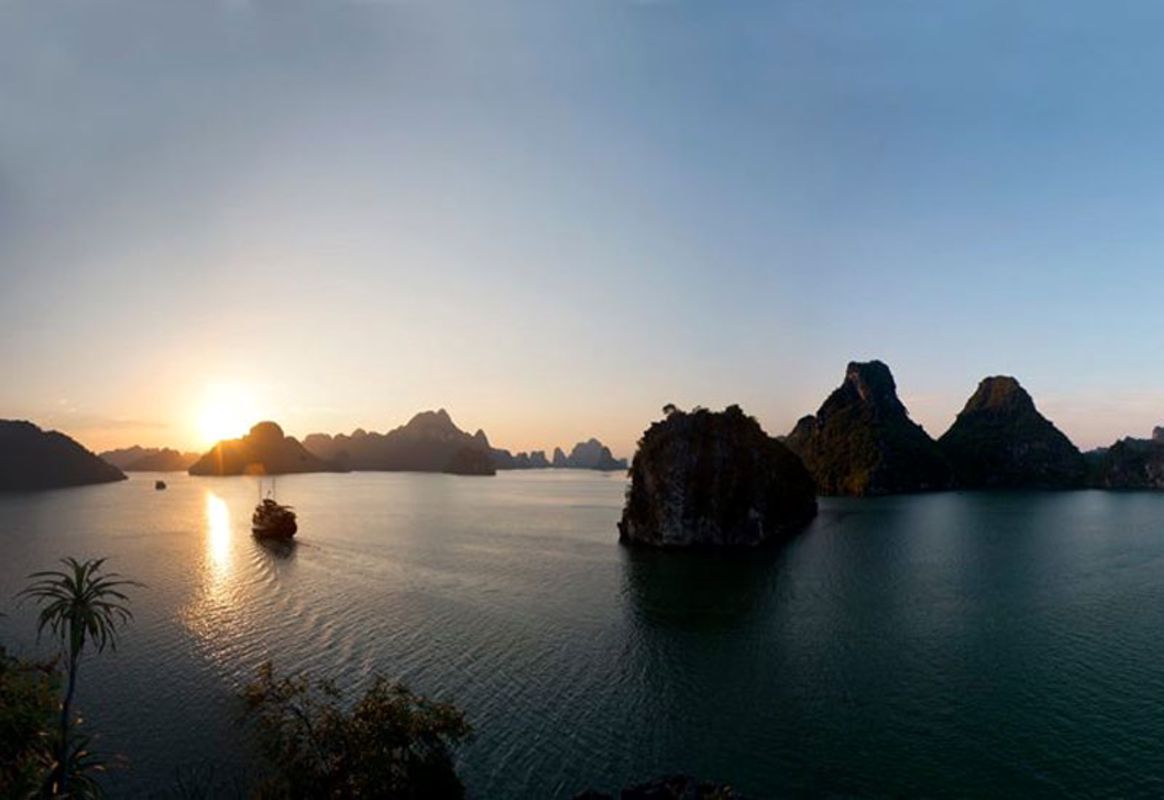 Learn Quang Ninh’s coastal heritage with expert insights