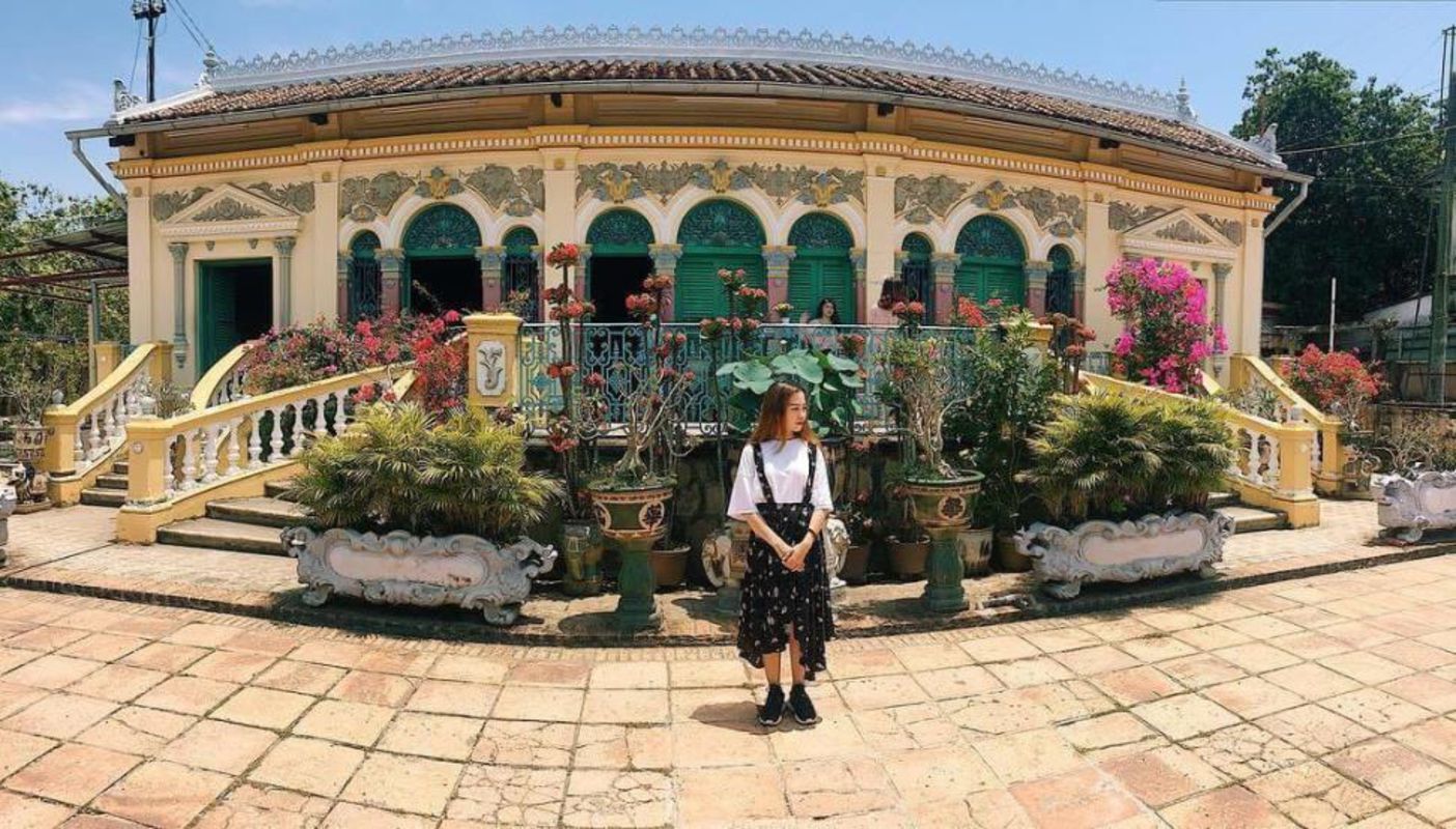Overview of Binh Thuy Ancient House