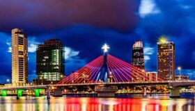 Shop for local crafts near the Han River Bridge