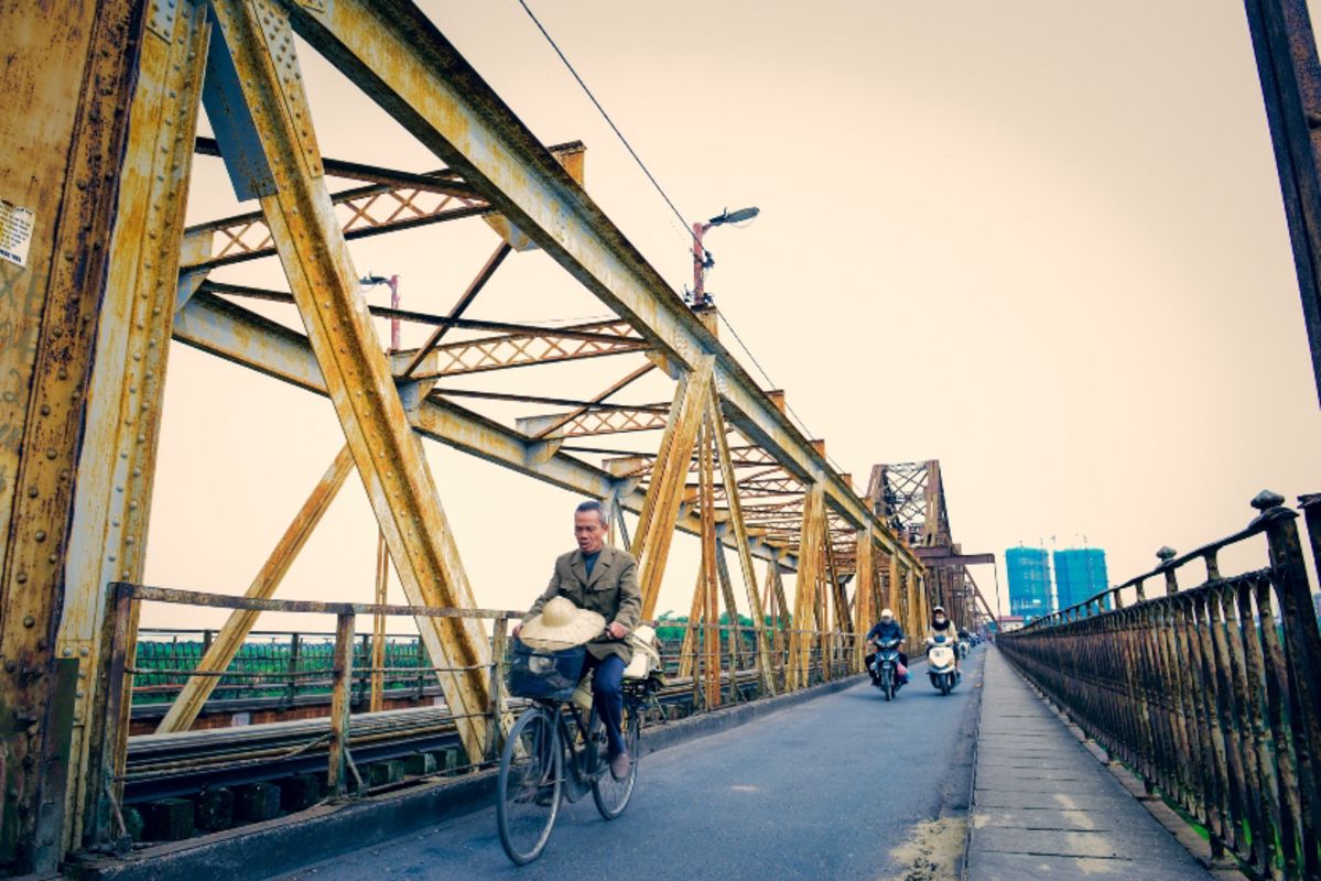 Learn Hanoi’s wartime stories with expert insights