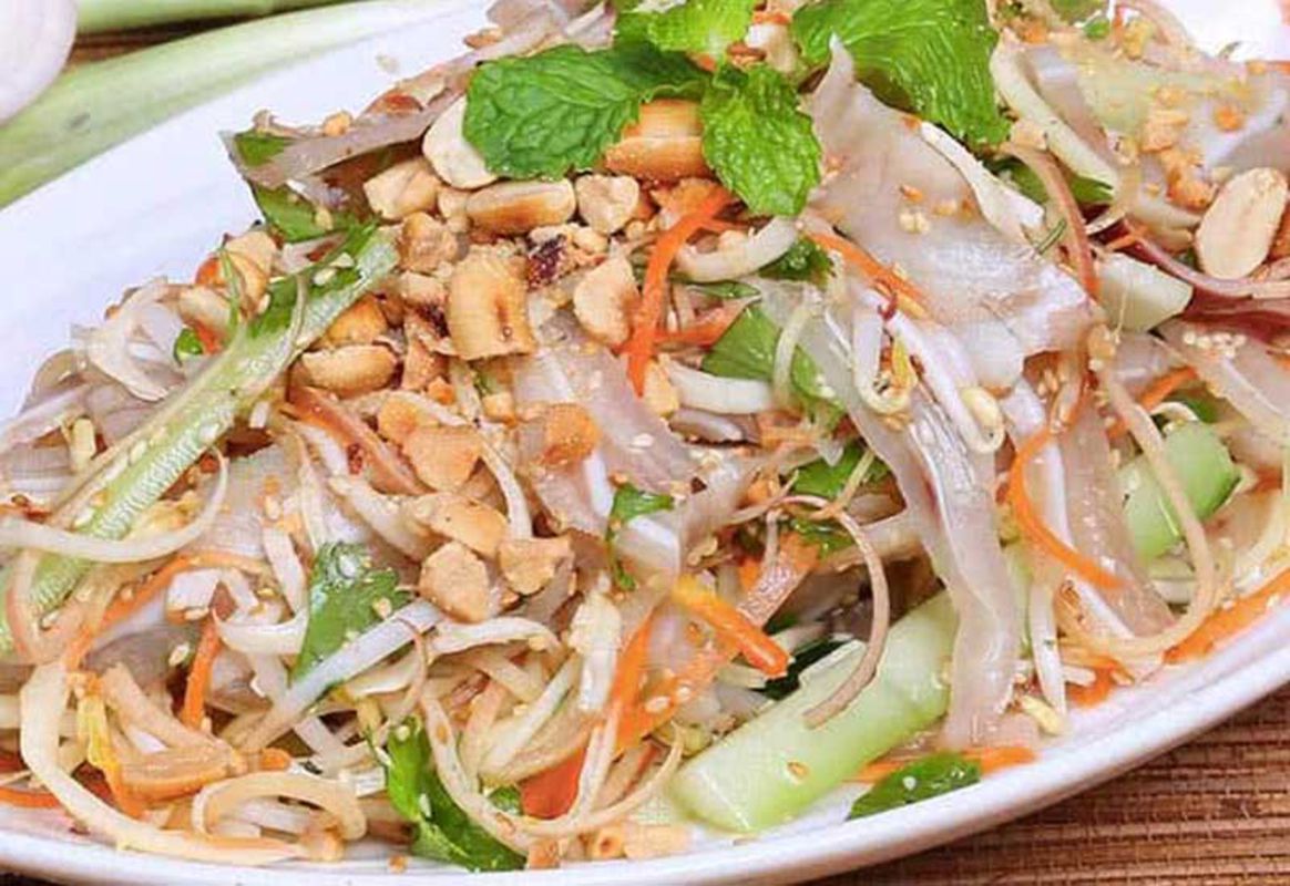 Experience Hanoi Tours with sustainable dining