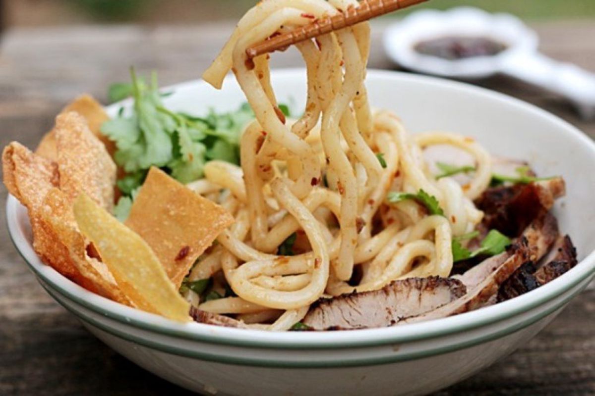 Capture the unique flavors of Hoi An’s culinary gem