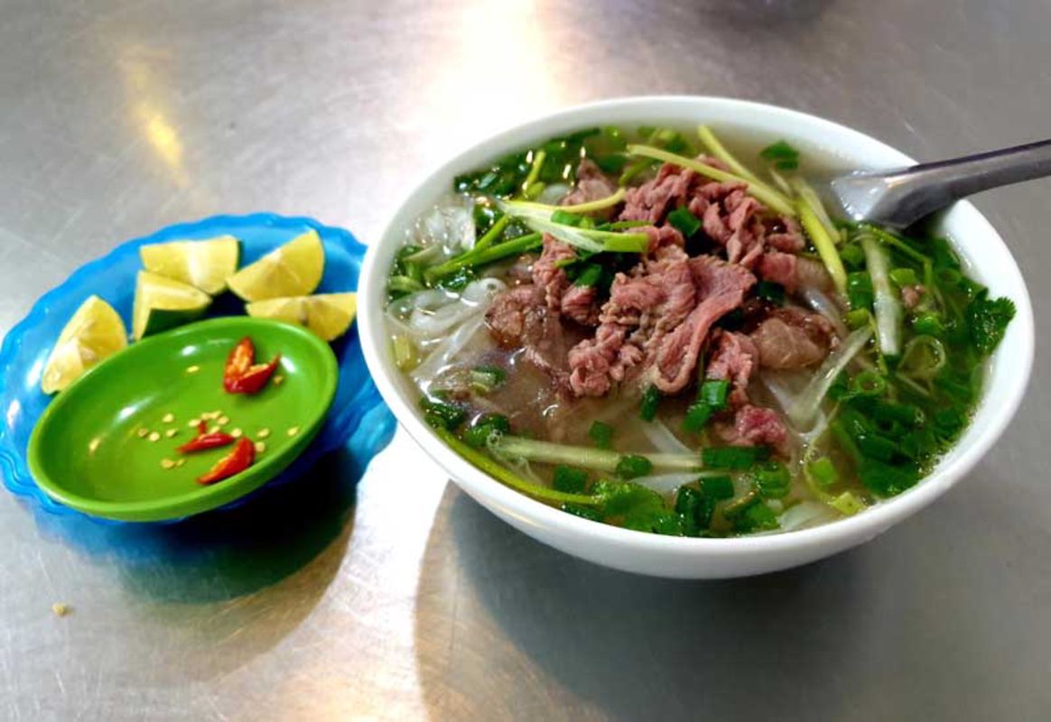 Experience Hanoi Tours with sustainable dining