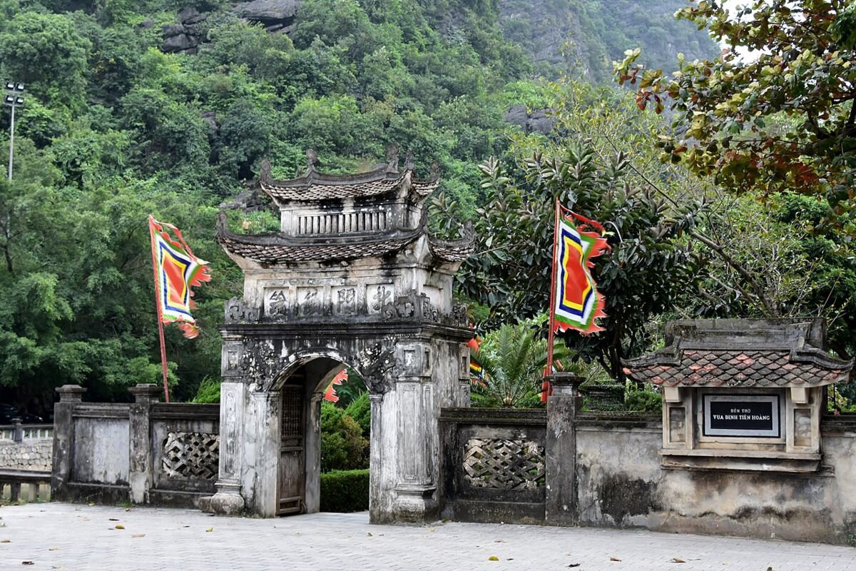 Photograph the scenic allure of Ninh Binh’s heritage