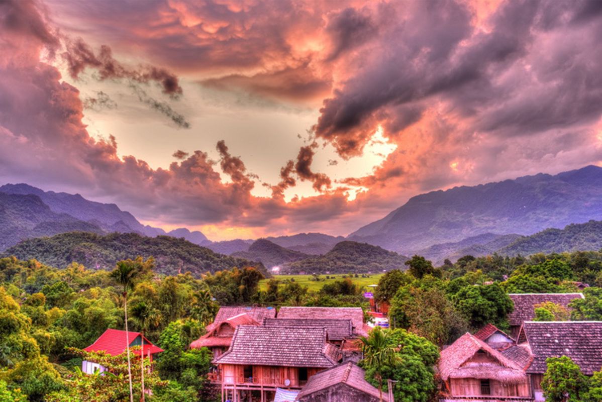 Learn Hoa Binh’s ancient legacy with expert insights
