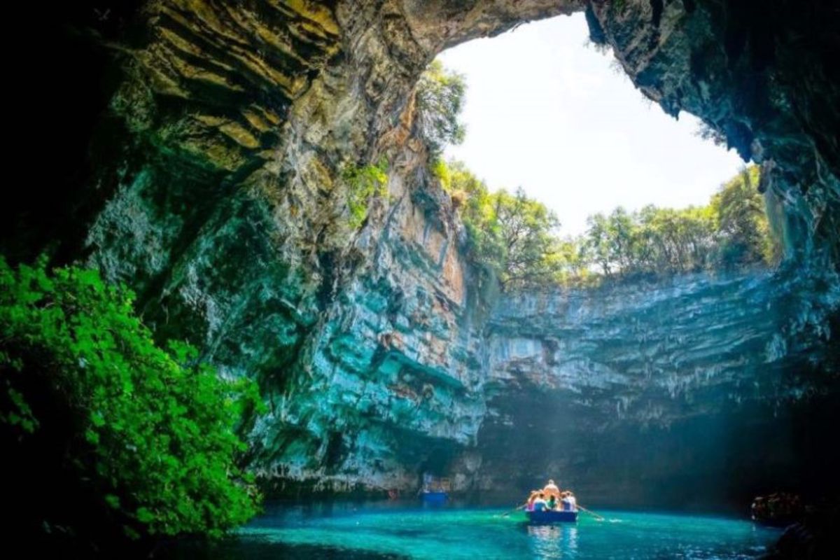 Experience Quang Binh Tours with sustainable adventures
