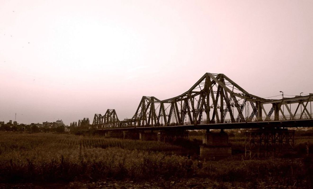 Enjoy stunning vistas from Hanoi’s iron masterpiece